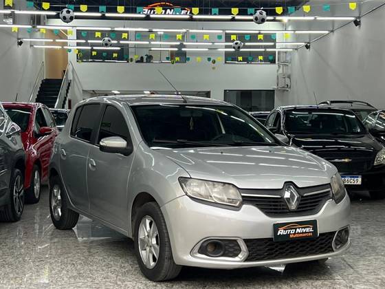 RENAULT SANDERO 1.6 DYNAMIQUE 8V FLEX 4P MANUAL RENAULT SANDERO 1.6 DYNAMIQUE 8V FLEX 4P MANUAL